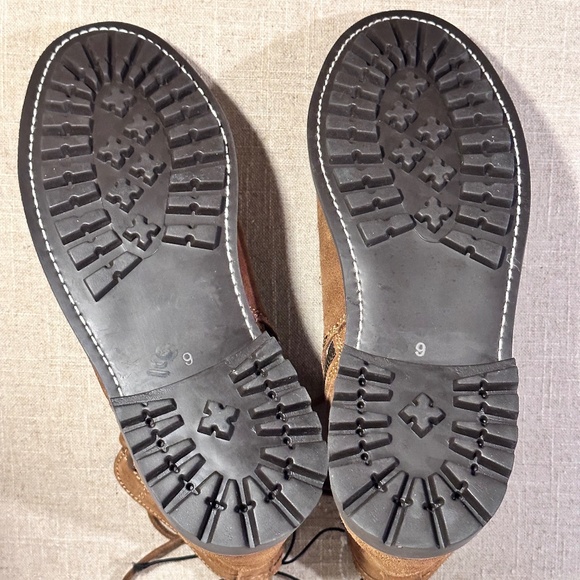 Brand New! Mens Frye Russell Lace-Up Suede Boots w side zipper in tan S-9 - Picture 7 of 13